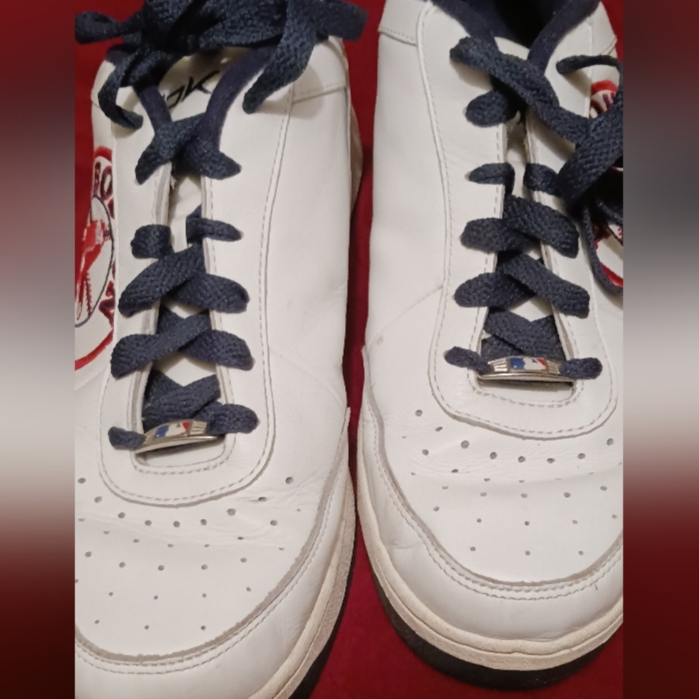 Mens. MBoston Red Sox Baseball Logo Reebok White Red/Blue Sneakers Size 11